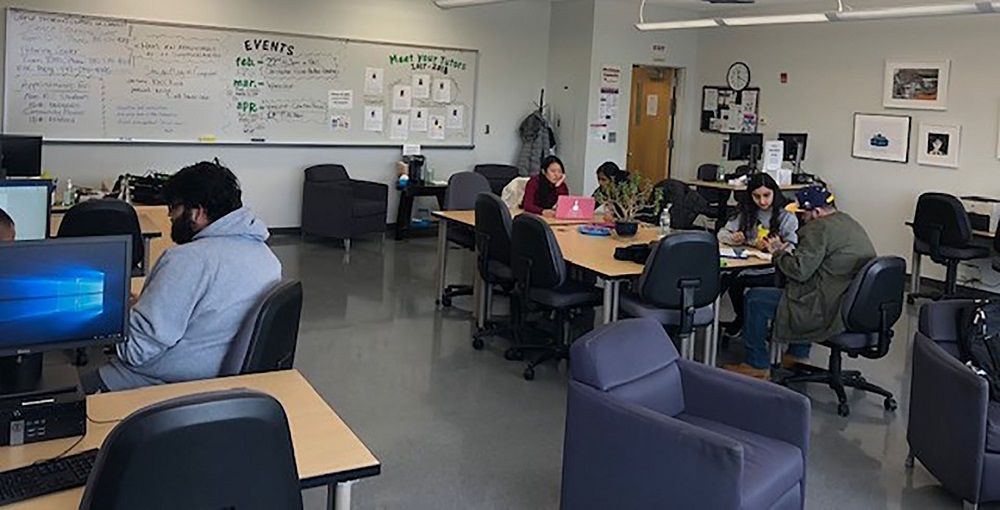 students in the Reading & Writing Center